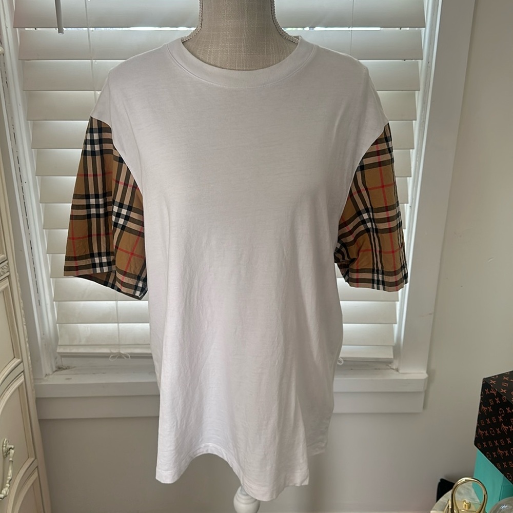 Burberry Tshirt Medium